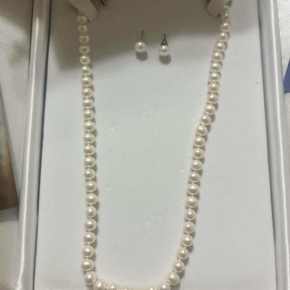 Elegant White Pearl Necklace Timeless Jewelry